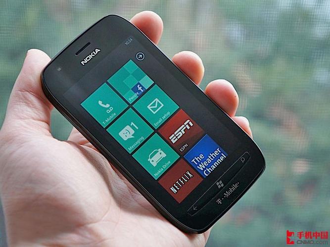 lumia 710lumia升级win10 还能用吗？